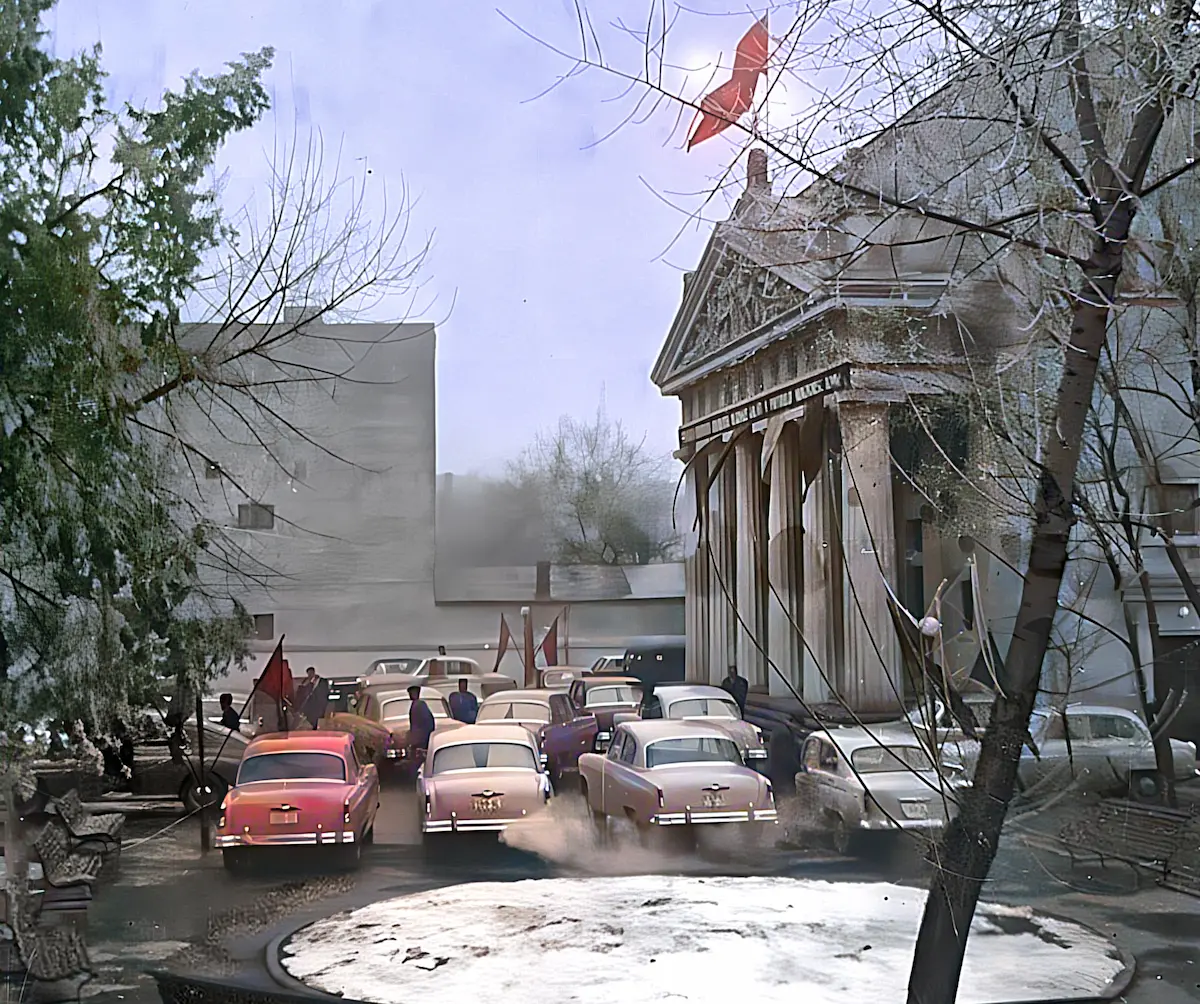 Autoturisme Volga la Sedinta Partidului Muncitoresc Roman, Teatrul de Stat, Galati, cca. 1960